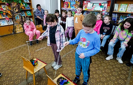 Книги любим мы читать и героев узнавать
