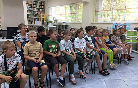 Гордо реет флаг России